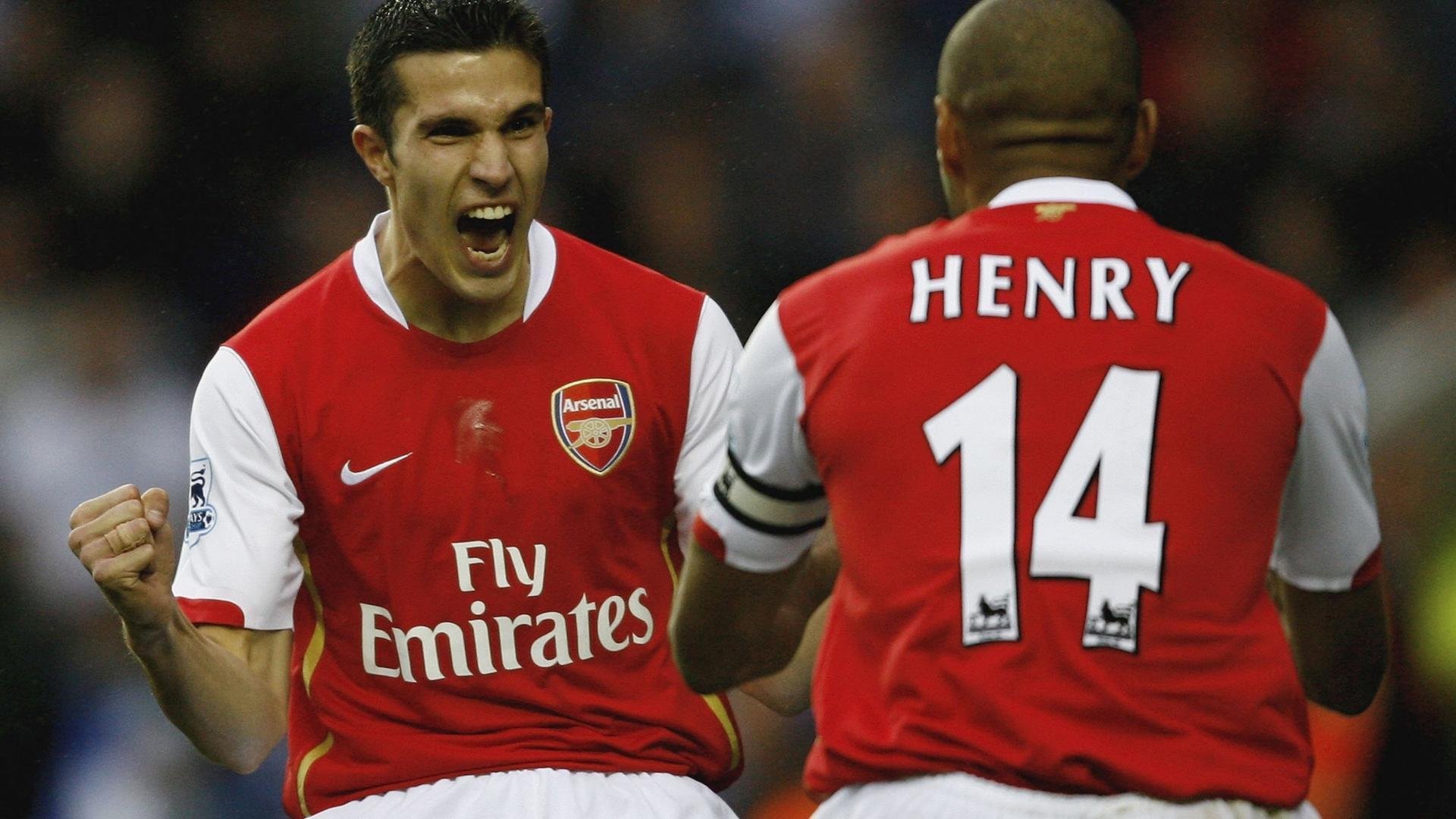 比赛中球员们齐心协力，力争胜利